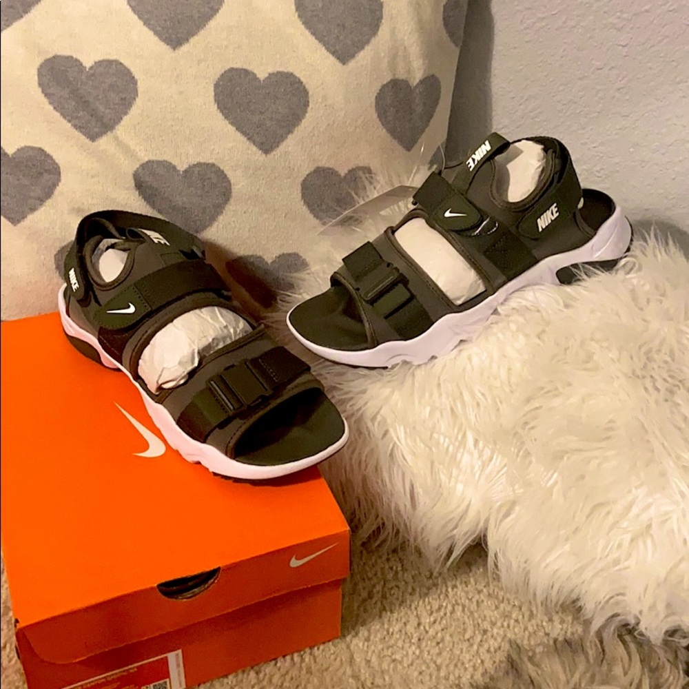 Nike Canyon Sandal NA